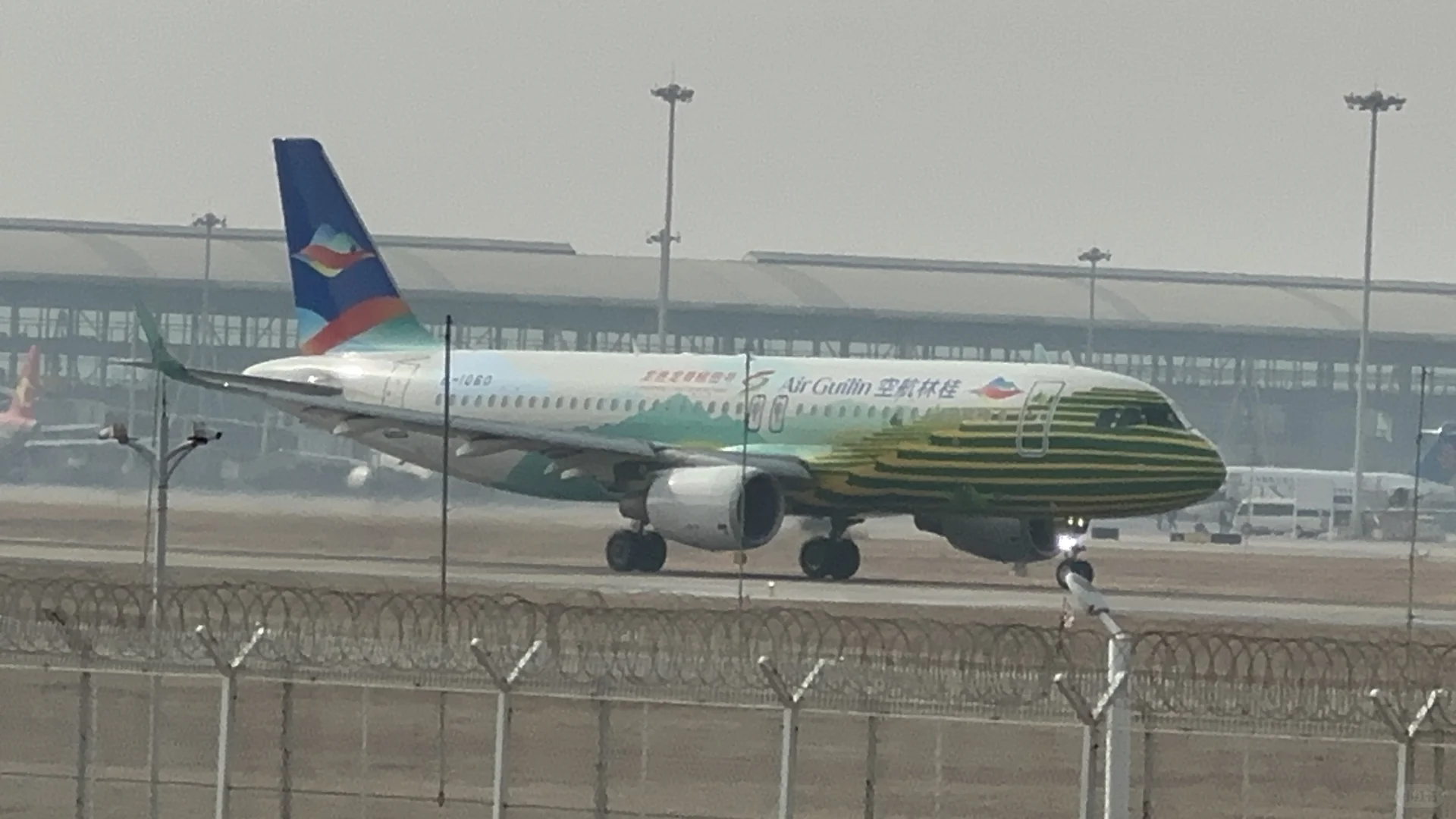 【济南遥墙国际机场】又来拍飞机，三架宽体机。