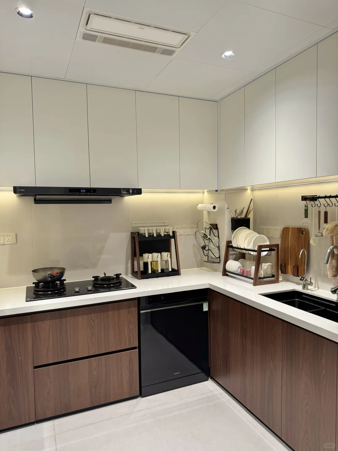 替大家试过了！中古极简厨房真的很耐看⚪️?
