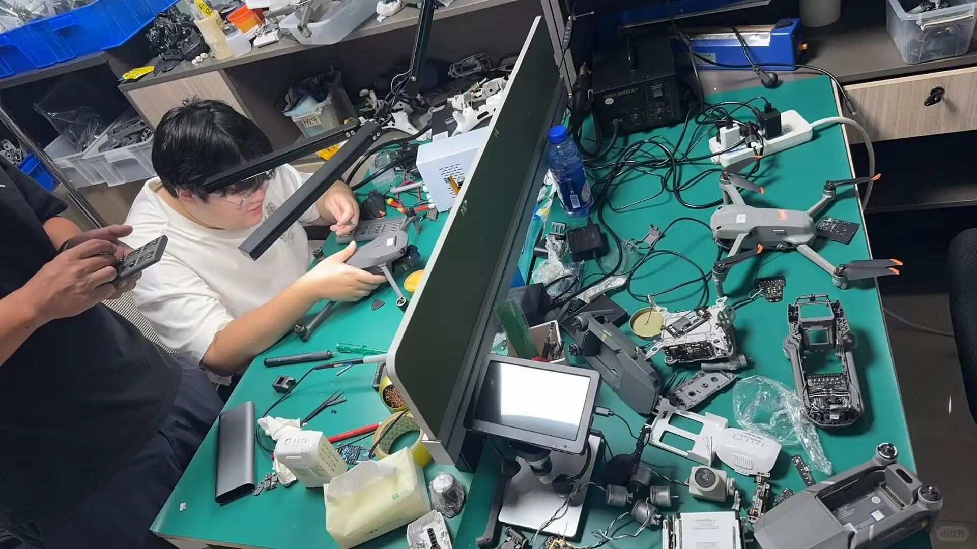 这是一家关于无人机维修无人机店