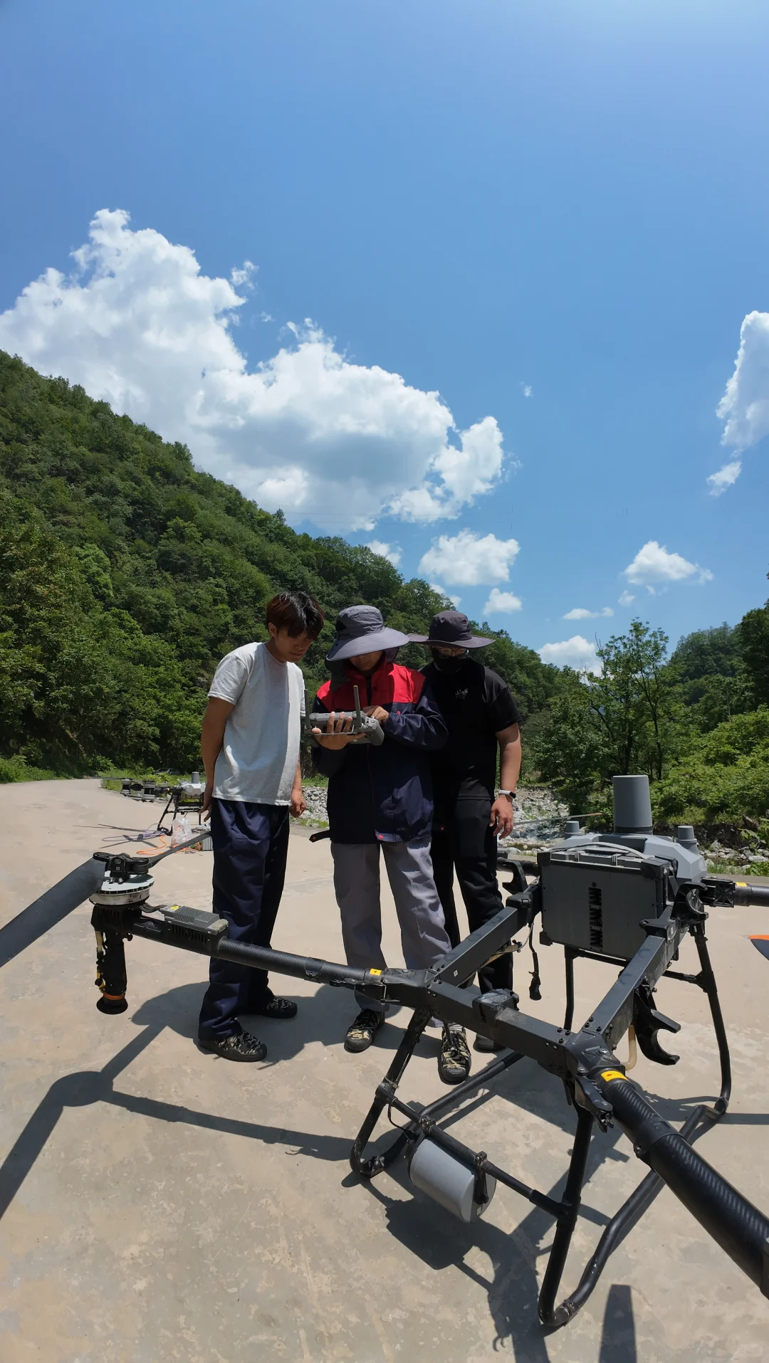 在西安，拿下中超后直接开始吊运