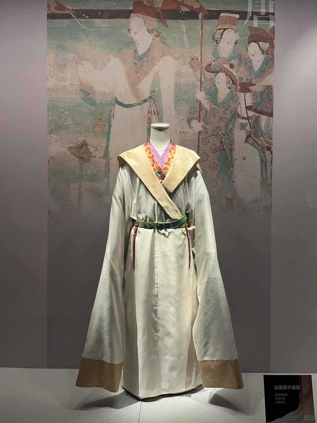 不小心闯进古画里的时装周...