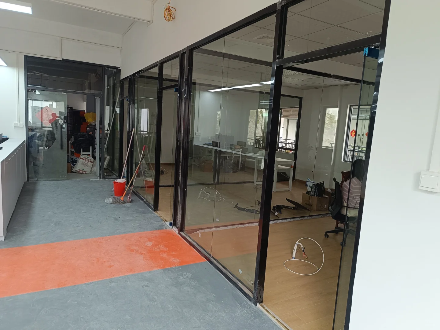 办公室玻璃隔断安装