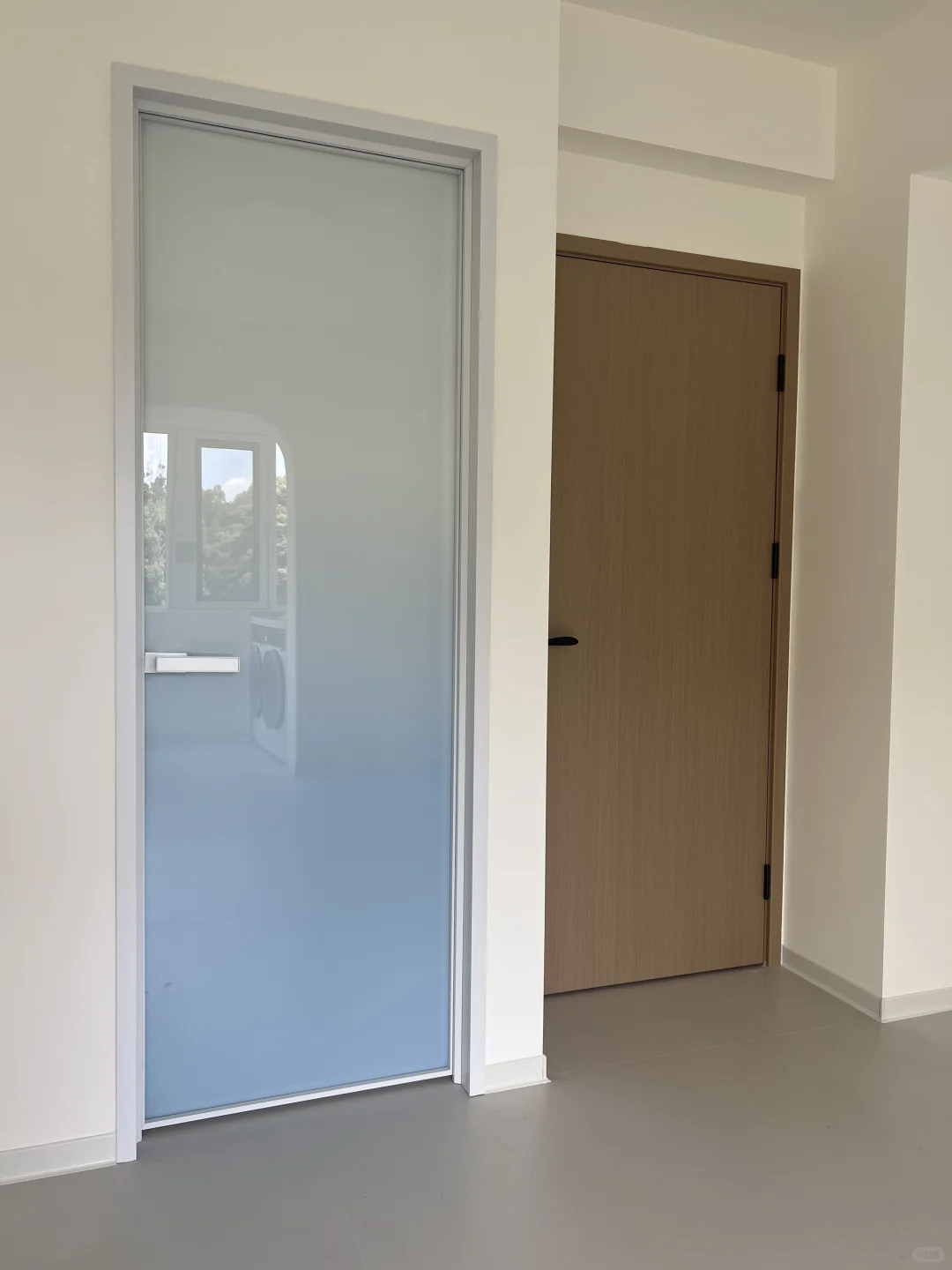 ? 家居升级必备：极简风木门玻璃门组合分享