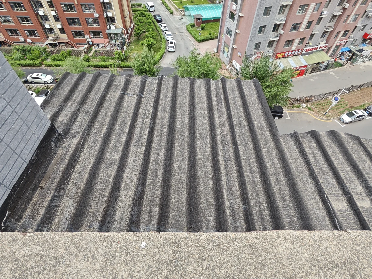 彩钢瓦防水，东方雨虹自粘卷材？还是火烤的