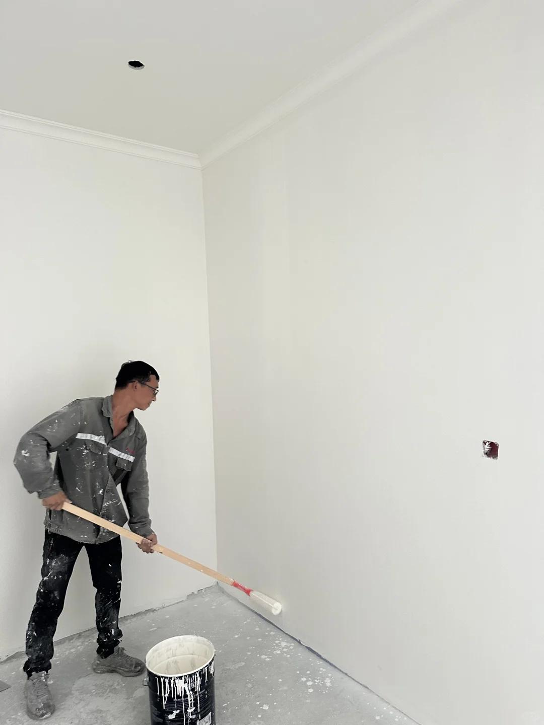 墙面油漆选菱花白还是珍珠白