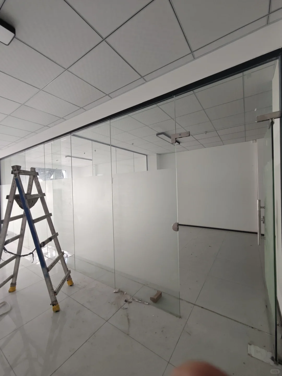 办公室钢化玻璃隔墙多少钱