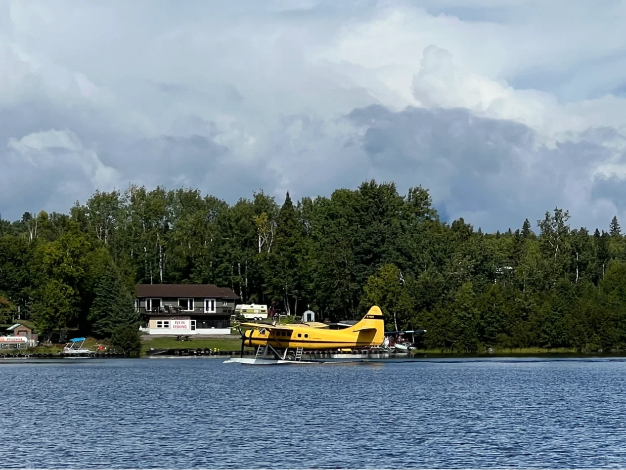 在加拿大第三年,我来到小镇上修飞机