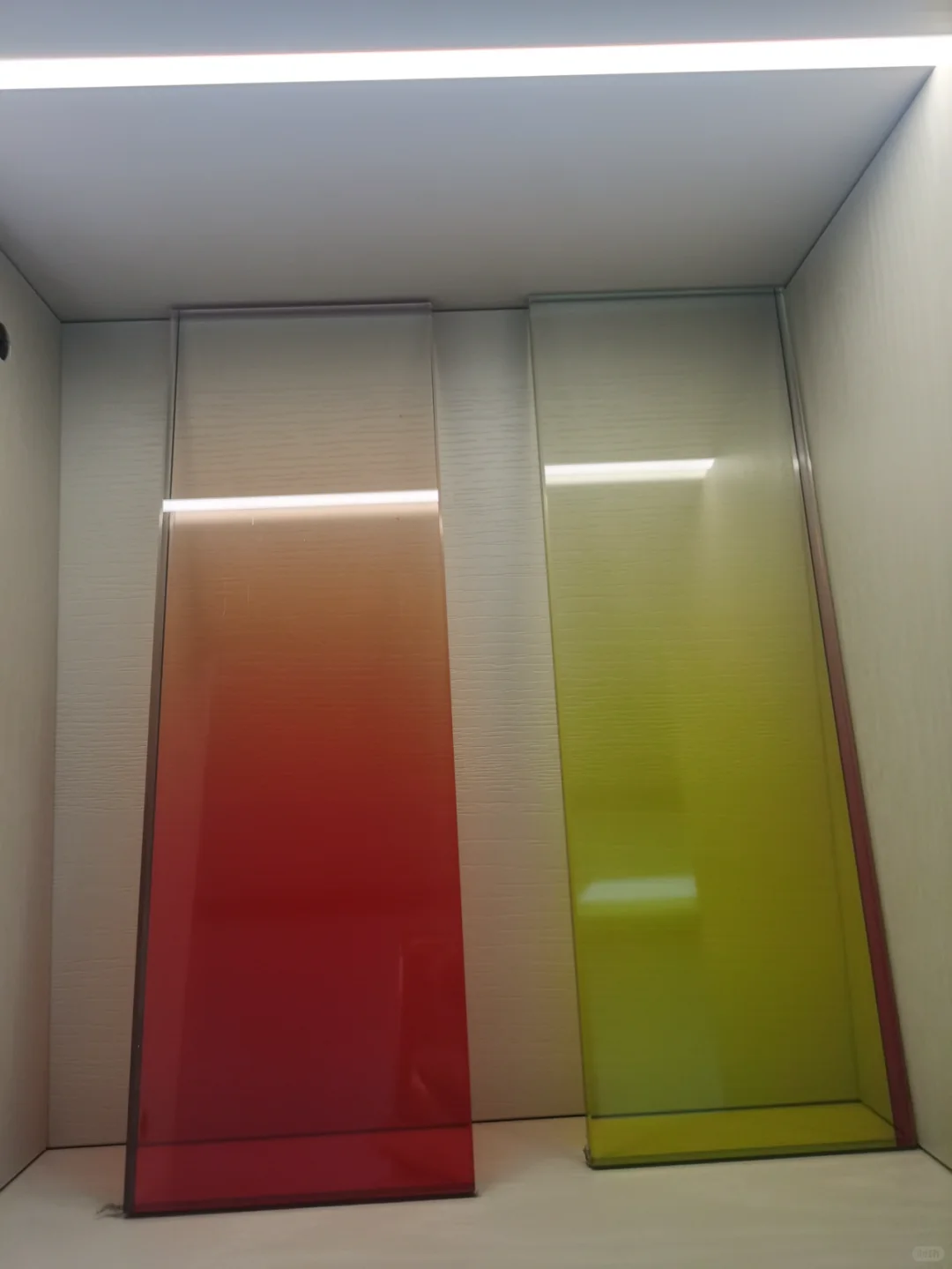 ✨渐变色玻璃：给空间加一层滤镜の美学