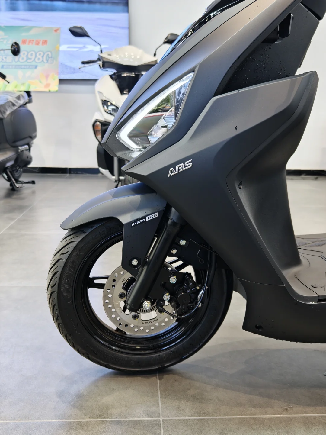 前后碟刹abs+tcs的125属实不多见