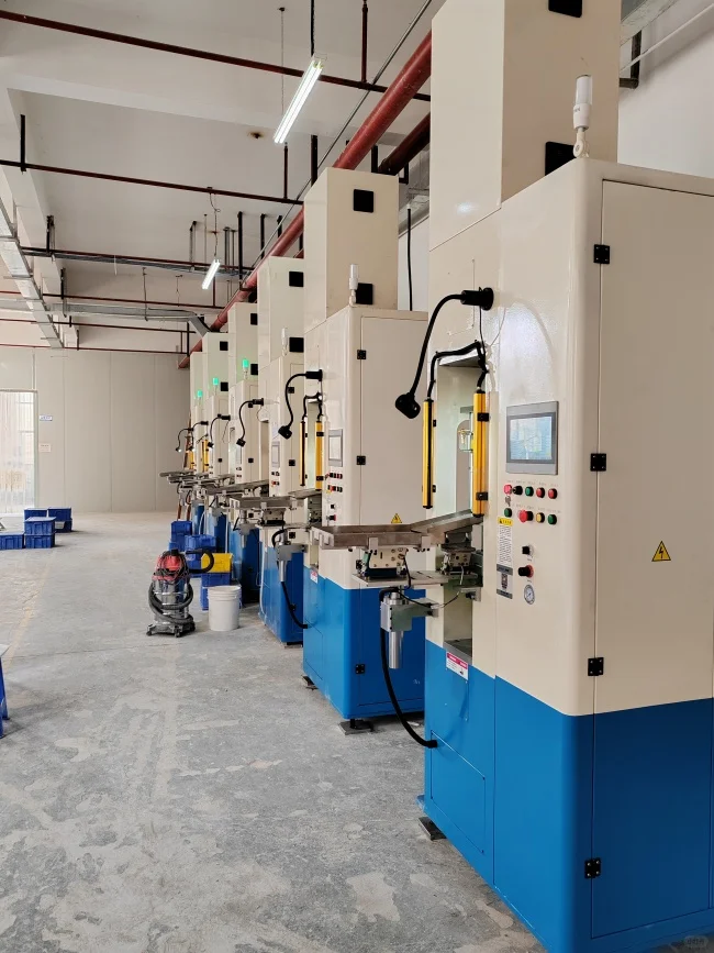 电子陶瓷粉末伺服成型机