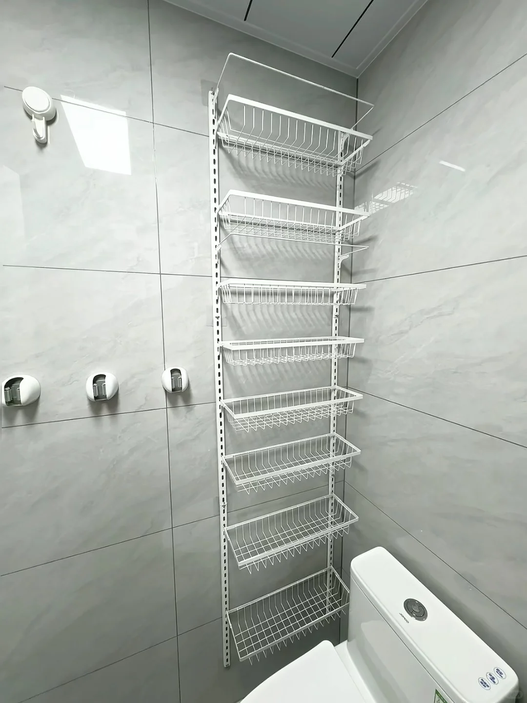 榨干每一寸空间，浴室门后空间一定要利用上