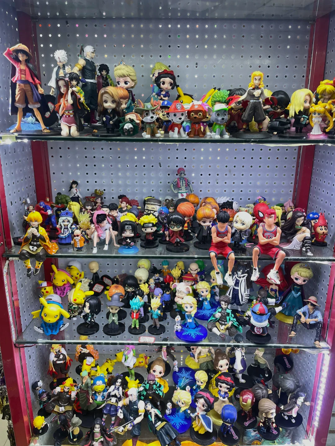 盲盒手办摆地摊1小时全被二次元小孩抢空