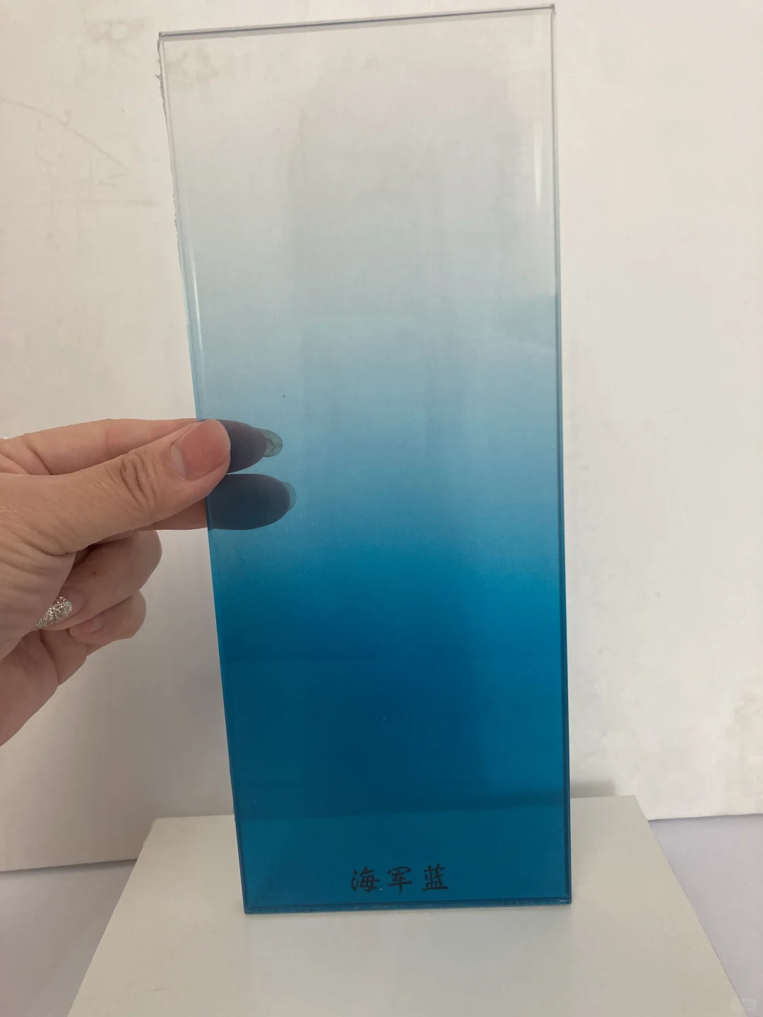 渐变色玻璃，原片不同呈现不同效果