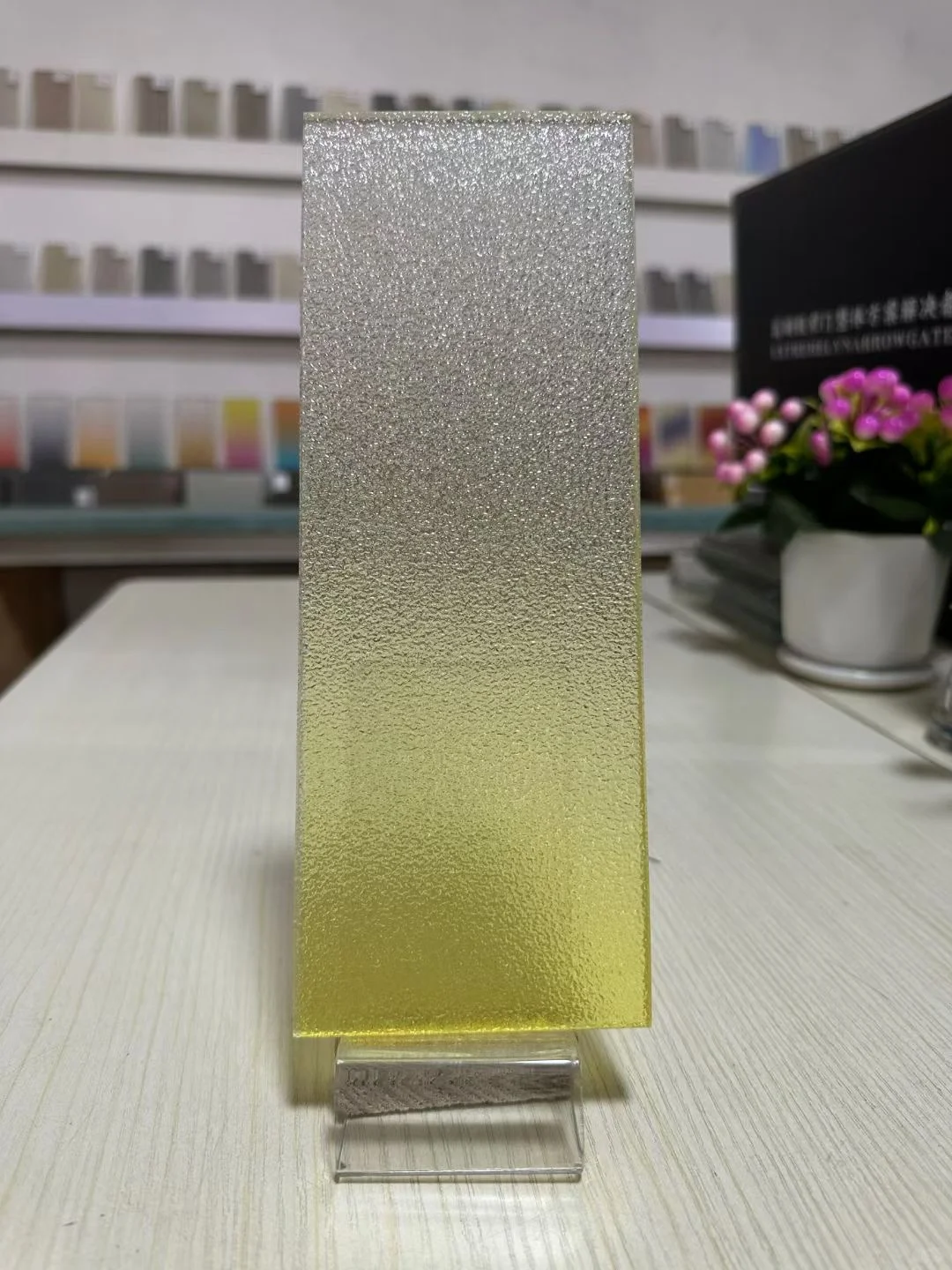 渐变色玻璃，原片不同呈现不同效果