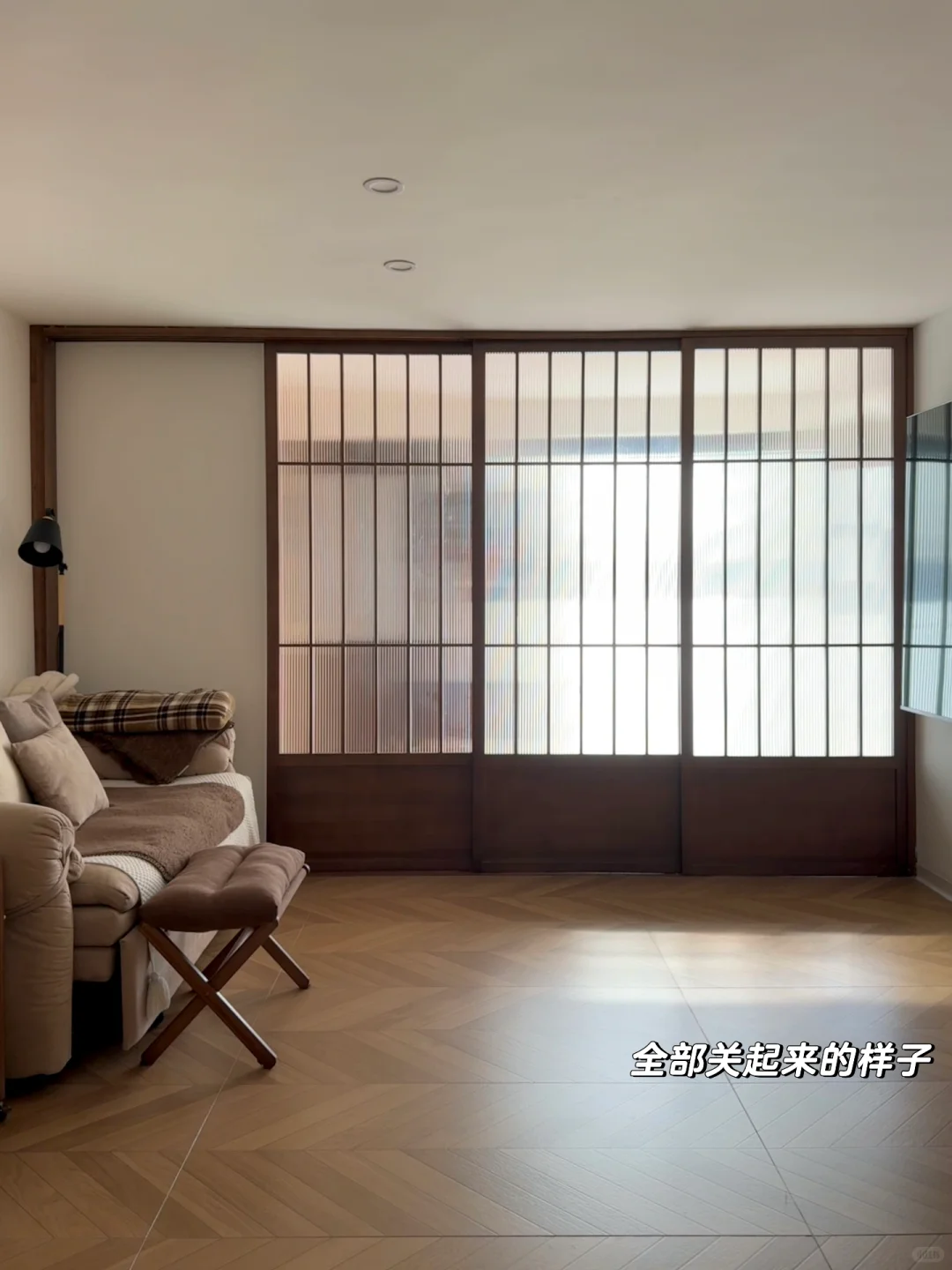 我用原木风玻璃移门当隔断，保暖又有私密感！