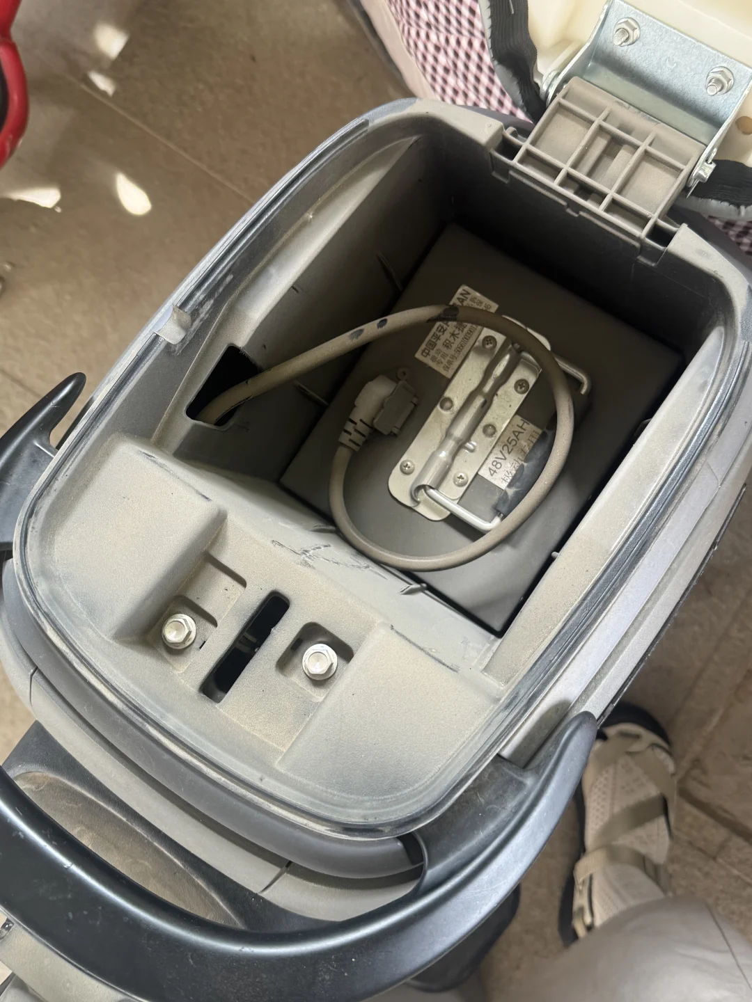 ?电动车警报器在哪里呀？