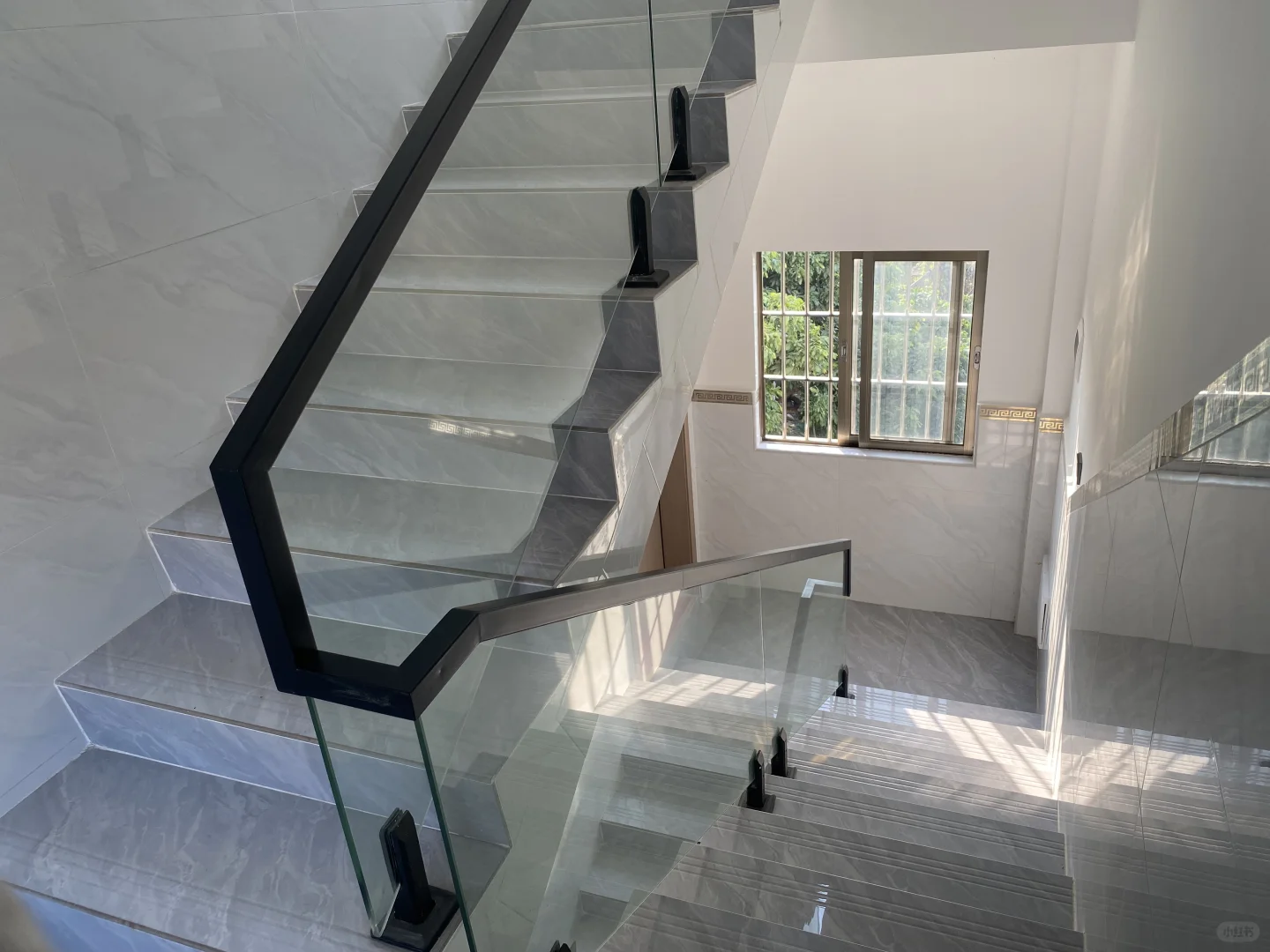 关于自建房玻璃扶手费用