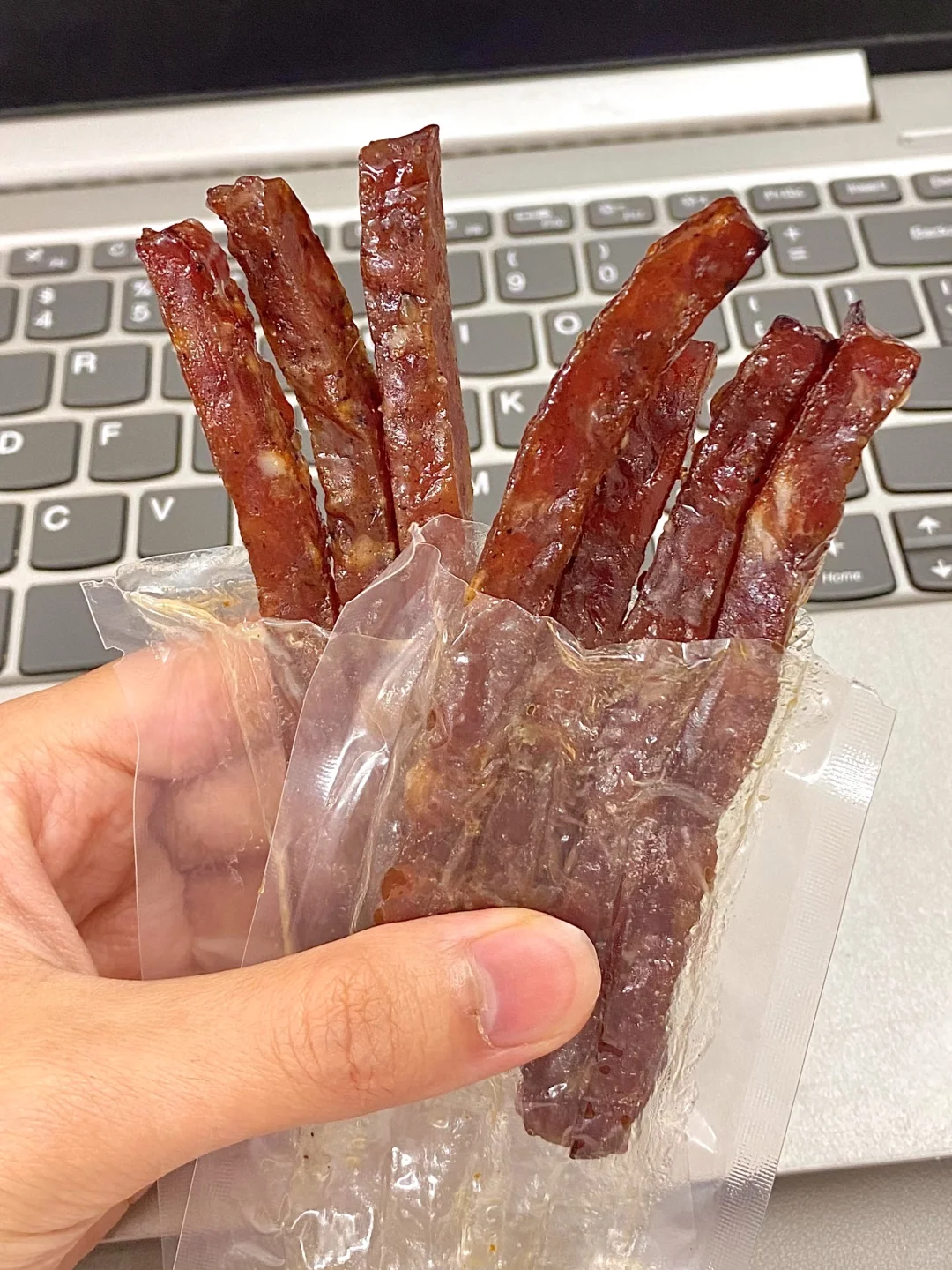 给全宿舍狠狠安利了这个猪肉条！！！