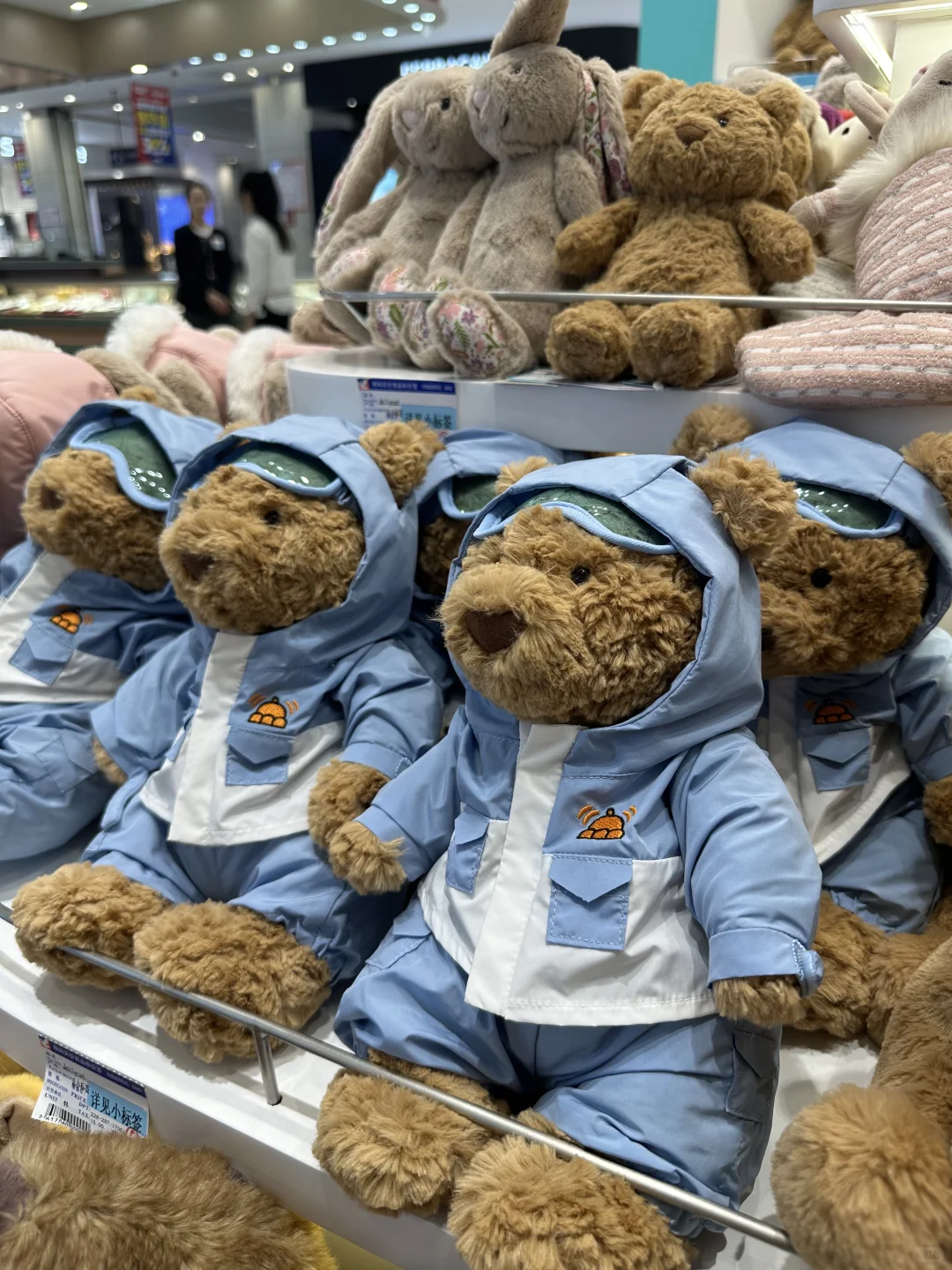 这里好多玩偶?好喜欢