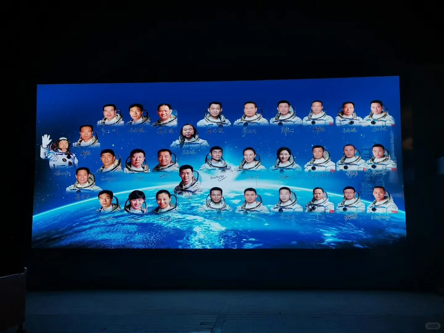 一组可以当壁纸的照片,你pick哪一张?