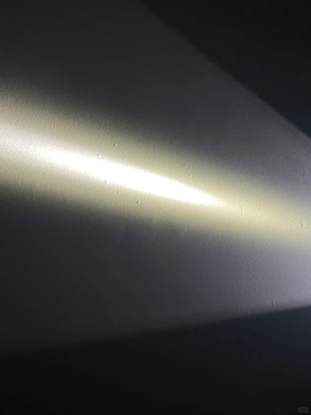 各位装修大师乳胶漆这样是怎么了