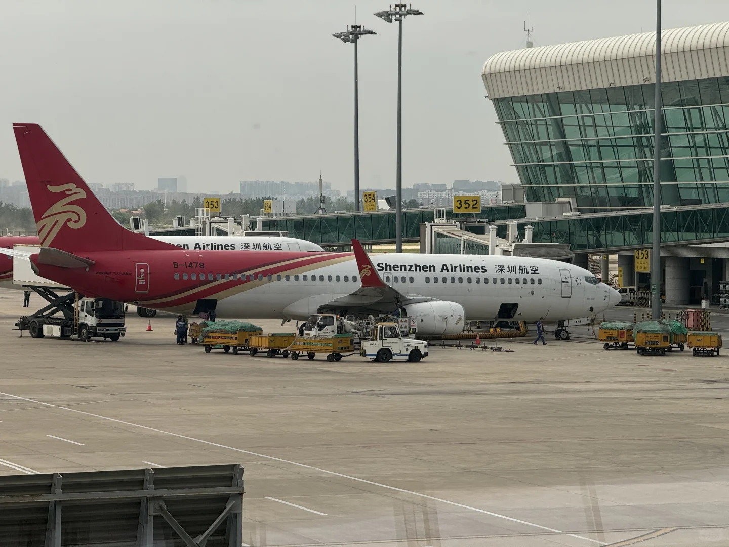 交换一张你在航站楼里拍的飞机✈