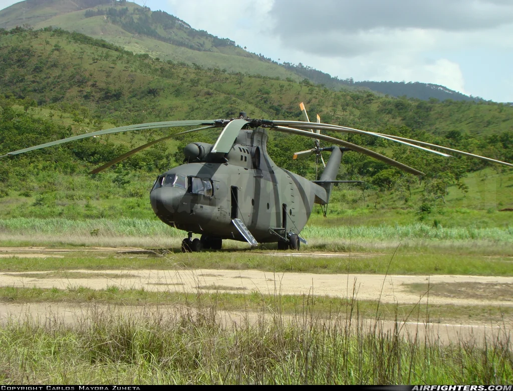 米-26:空中重型运输直升机