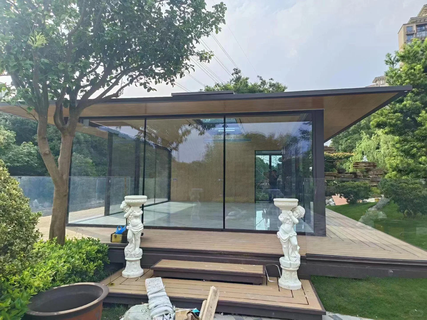 玻璃阳光房 含装修140W贵么？