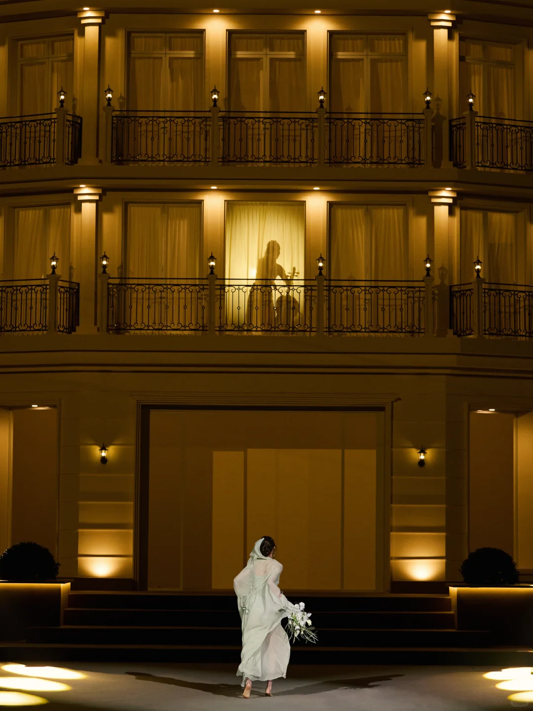 面料揭秘|欧阳娜娜这身为什么高级又灵动