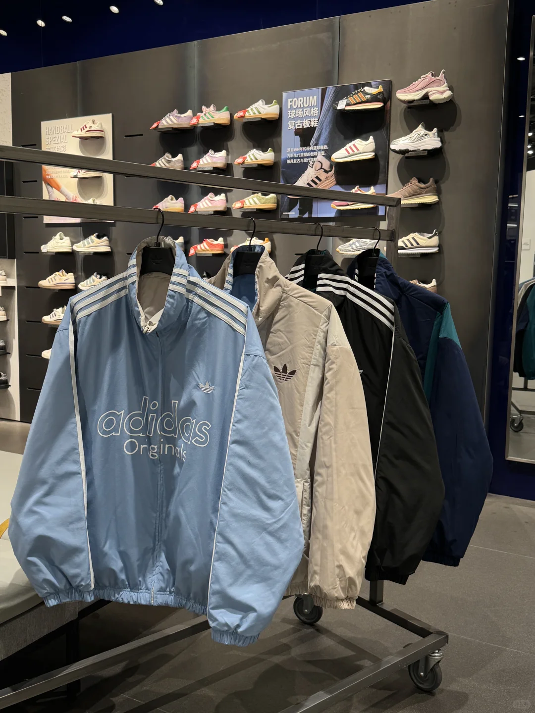 一件衣服两种风格 轻松hold住～