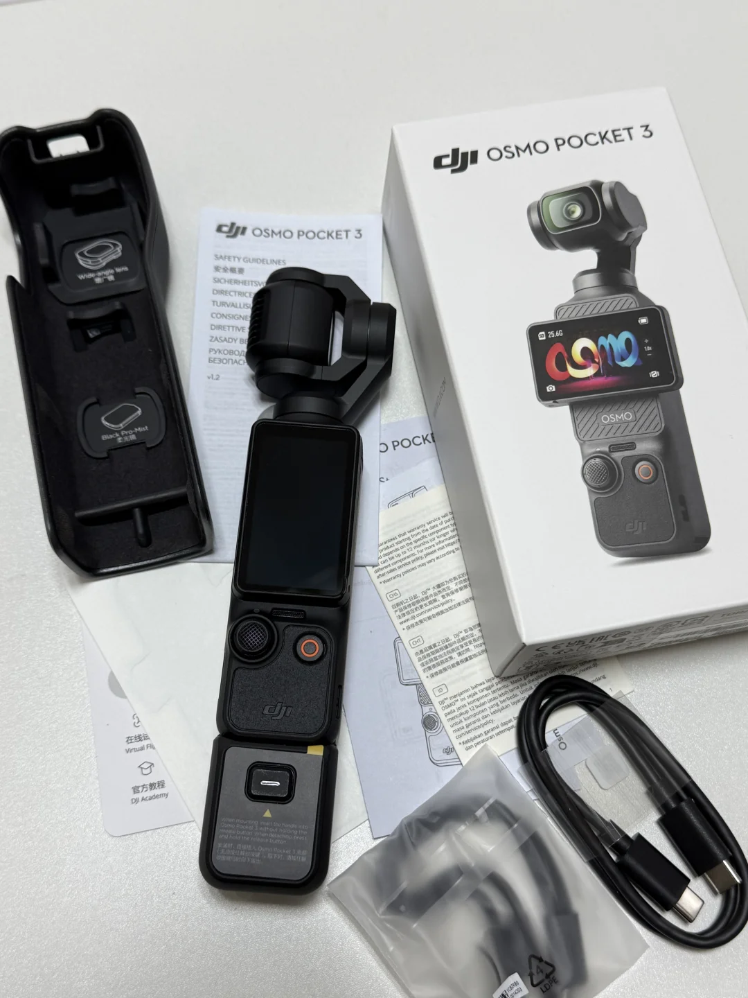 此刻 一个幸福的小女孩拥有了大疆pocket3