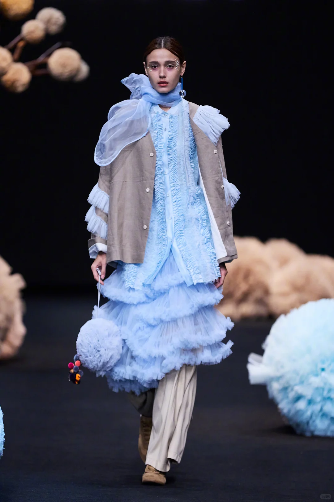 EVVLY SS26：在“叛逆共生”里，让女性气质重写