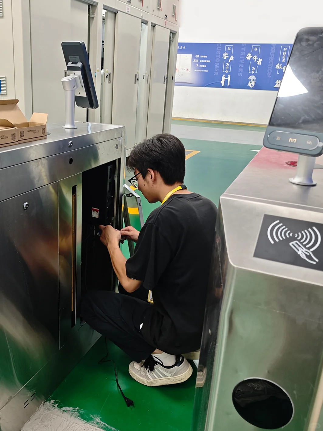 工厂人行通道闸机安装工程