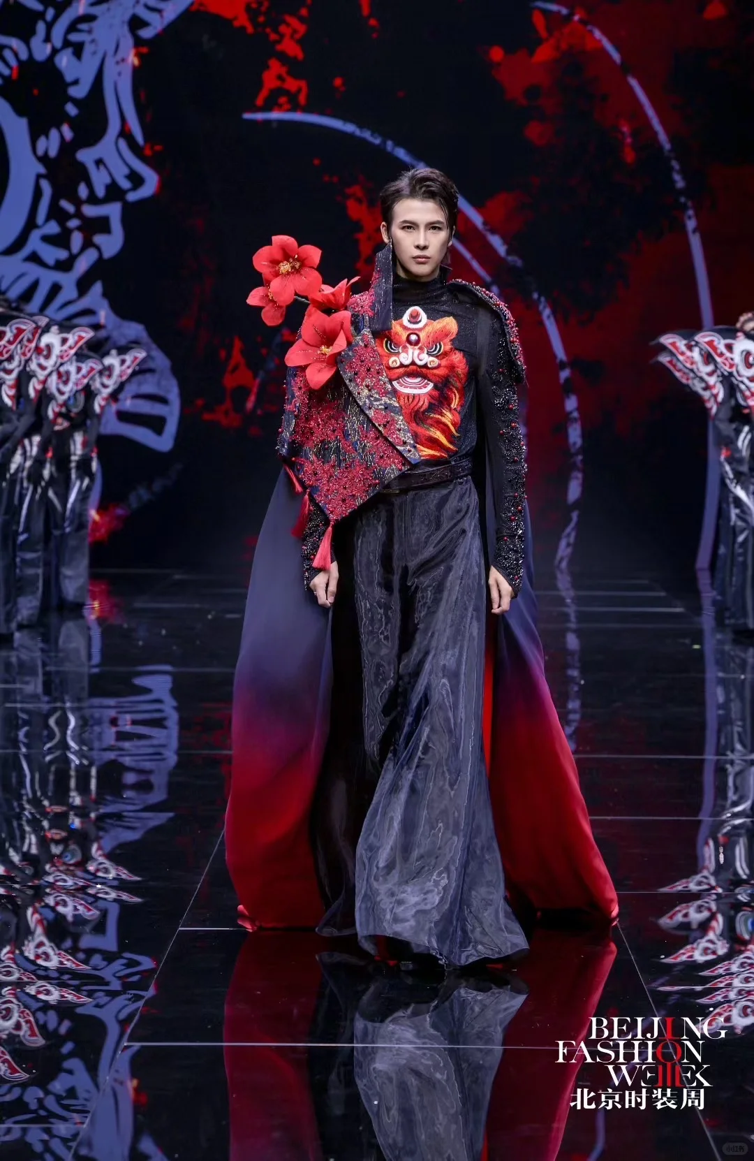 SS2026北京时装周|张珂嘉醒狮,直接封神!