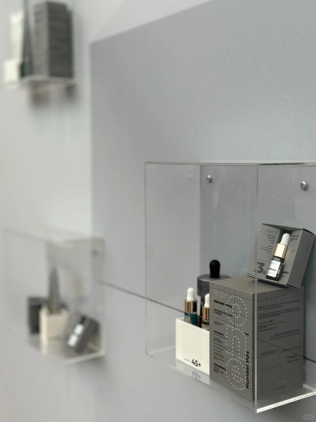 这是走进美术馆了吗,赫黎诗