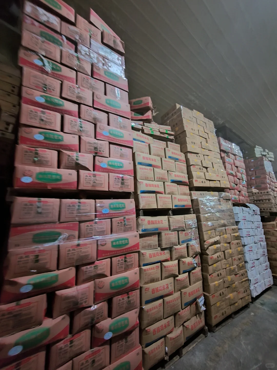 货多到看不见人啦！