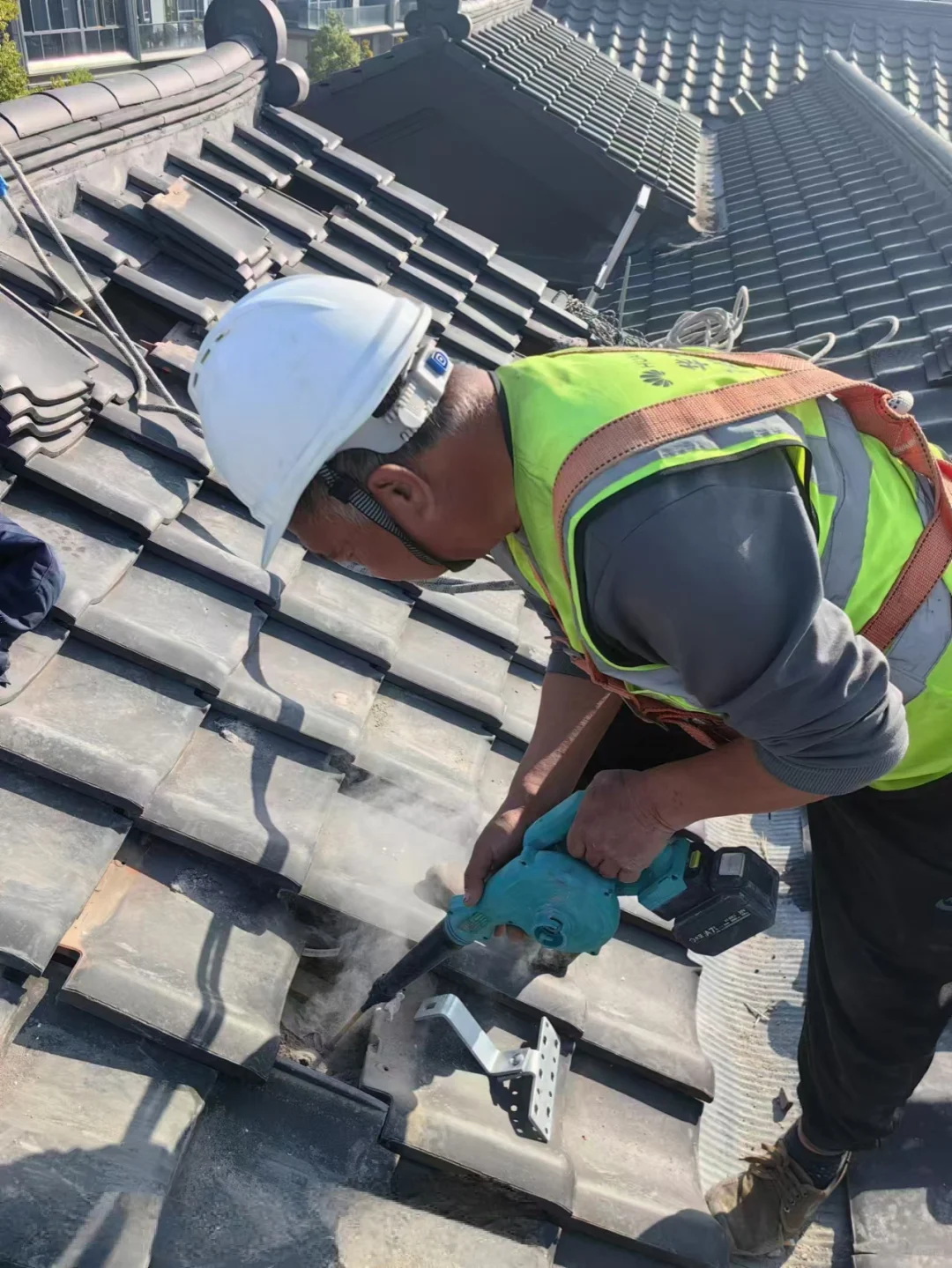 富人为什么都喜欢在屋顶装华为光伏?