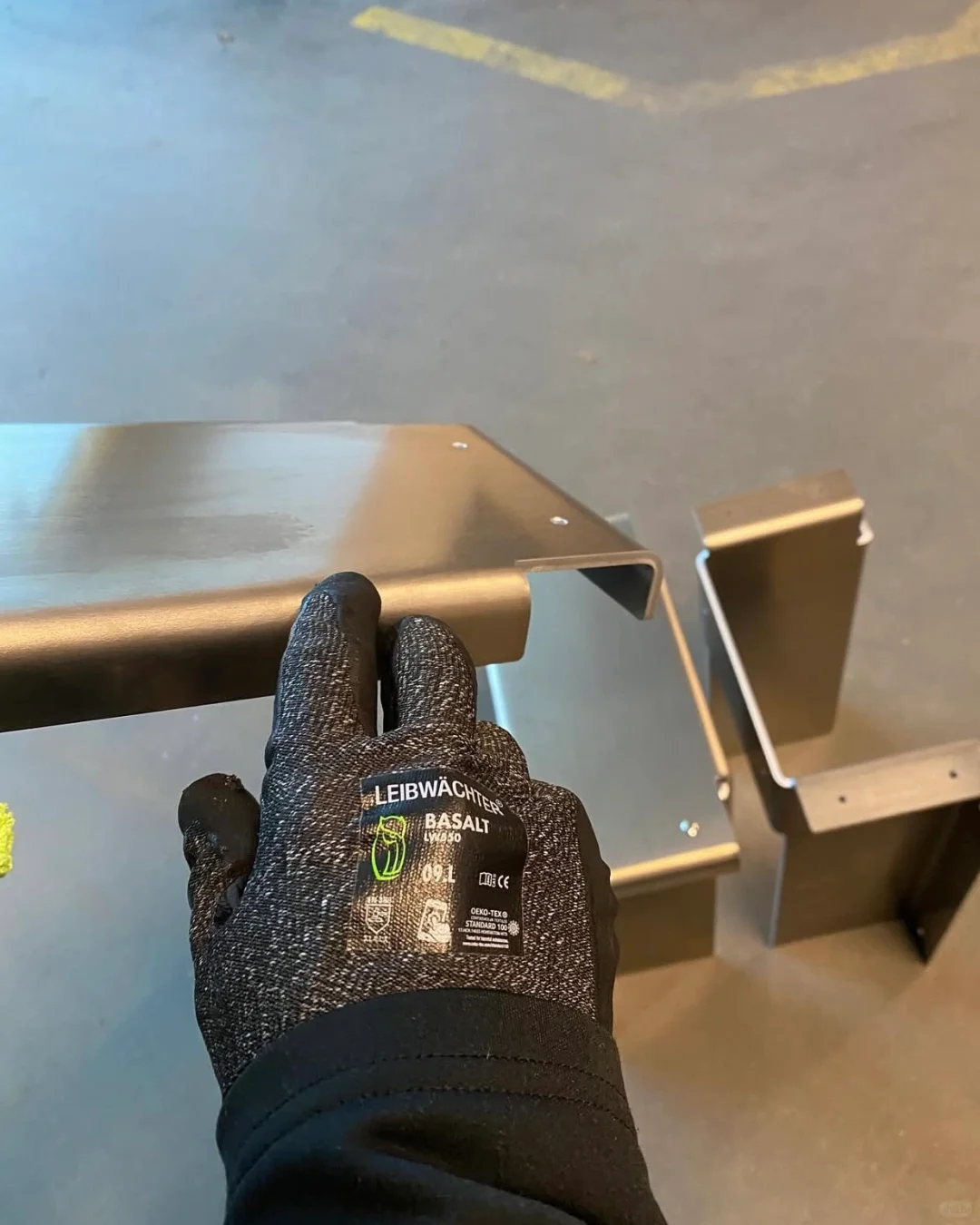 用不锈钢做一张很酷凳子