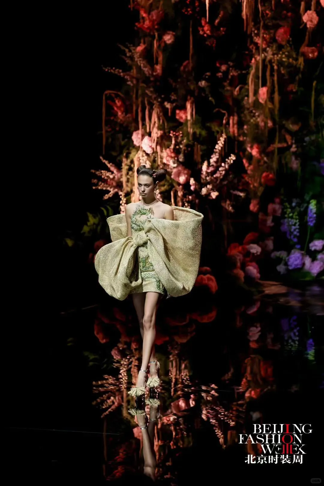 艺术装置‖时装周「“鎏光”溢彩」