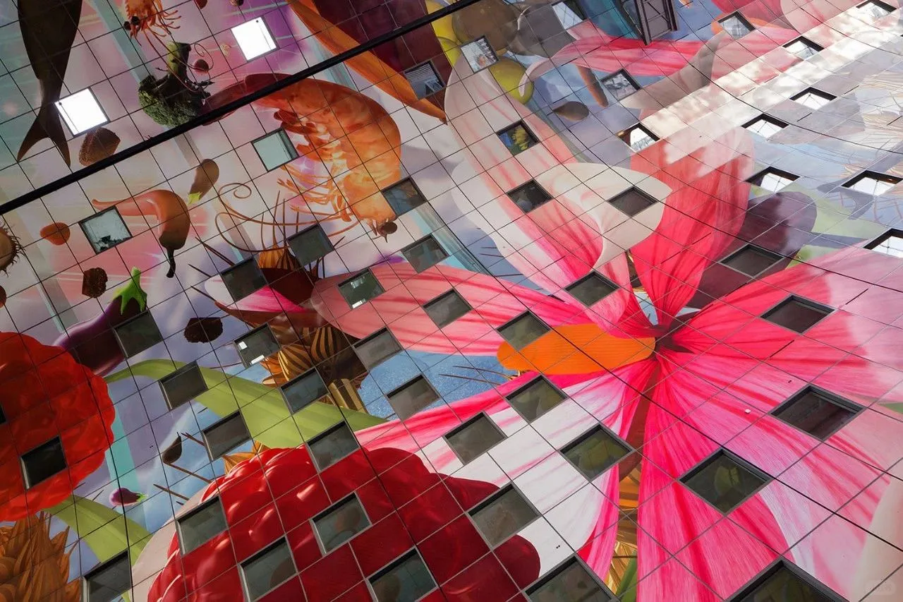 Markthal Rotterdam:垂直折叠的城市生活秀