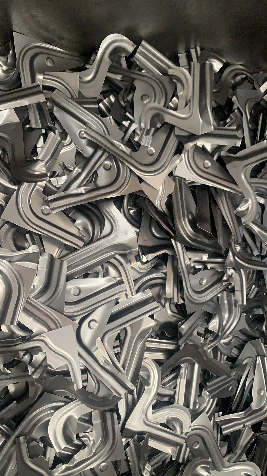 定期去工厂检查有没有新的边角料，检测