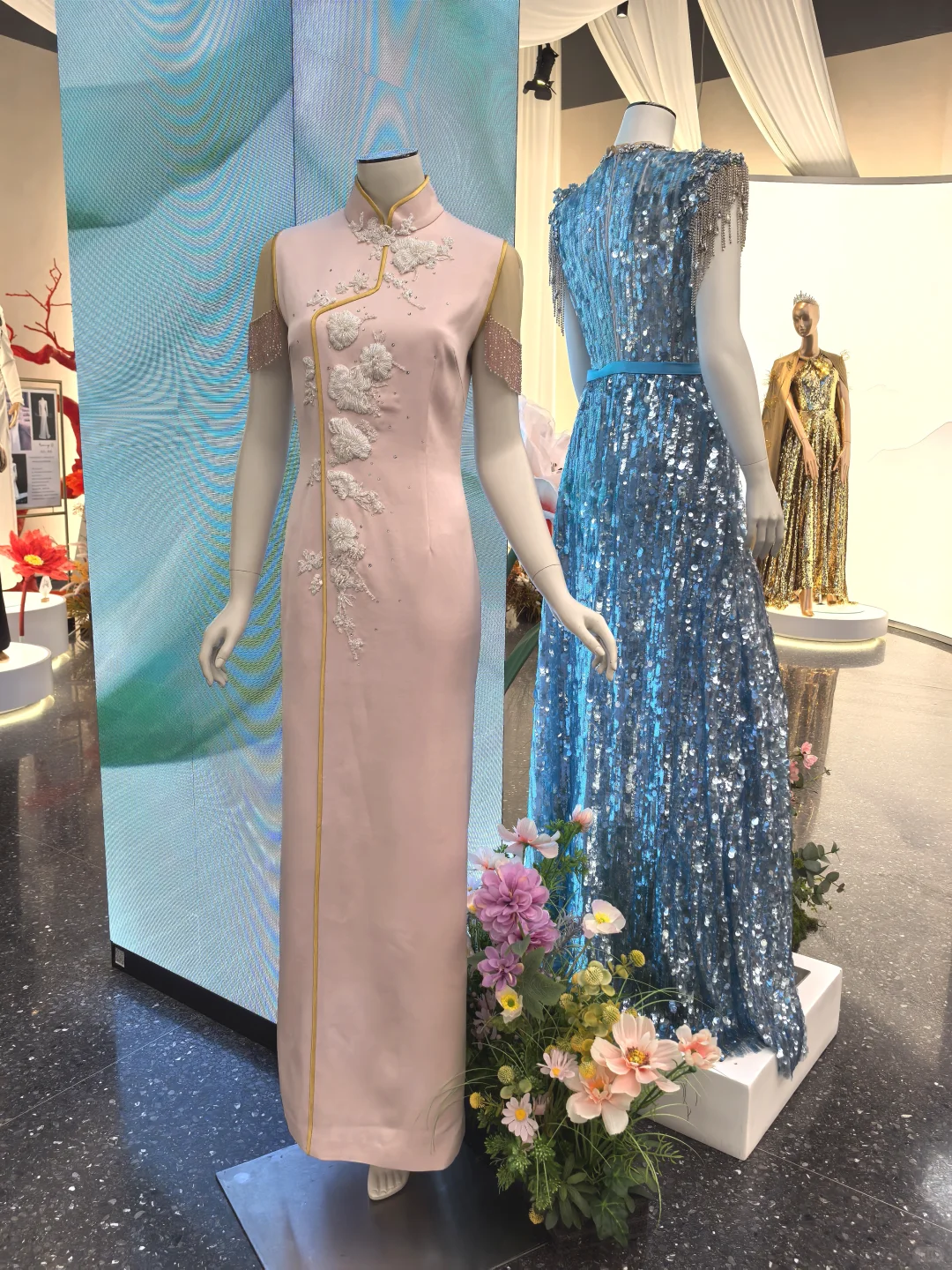 尚街新中式的NANCY孙品牌明星礼服展