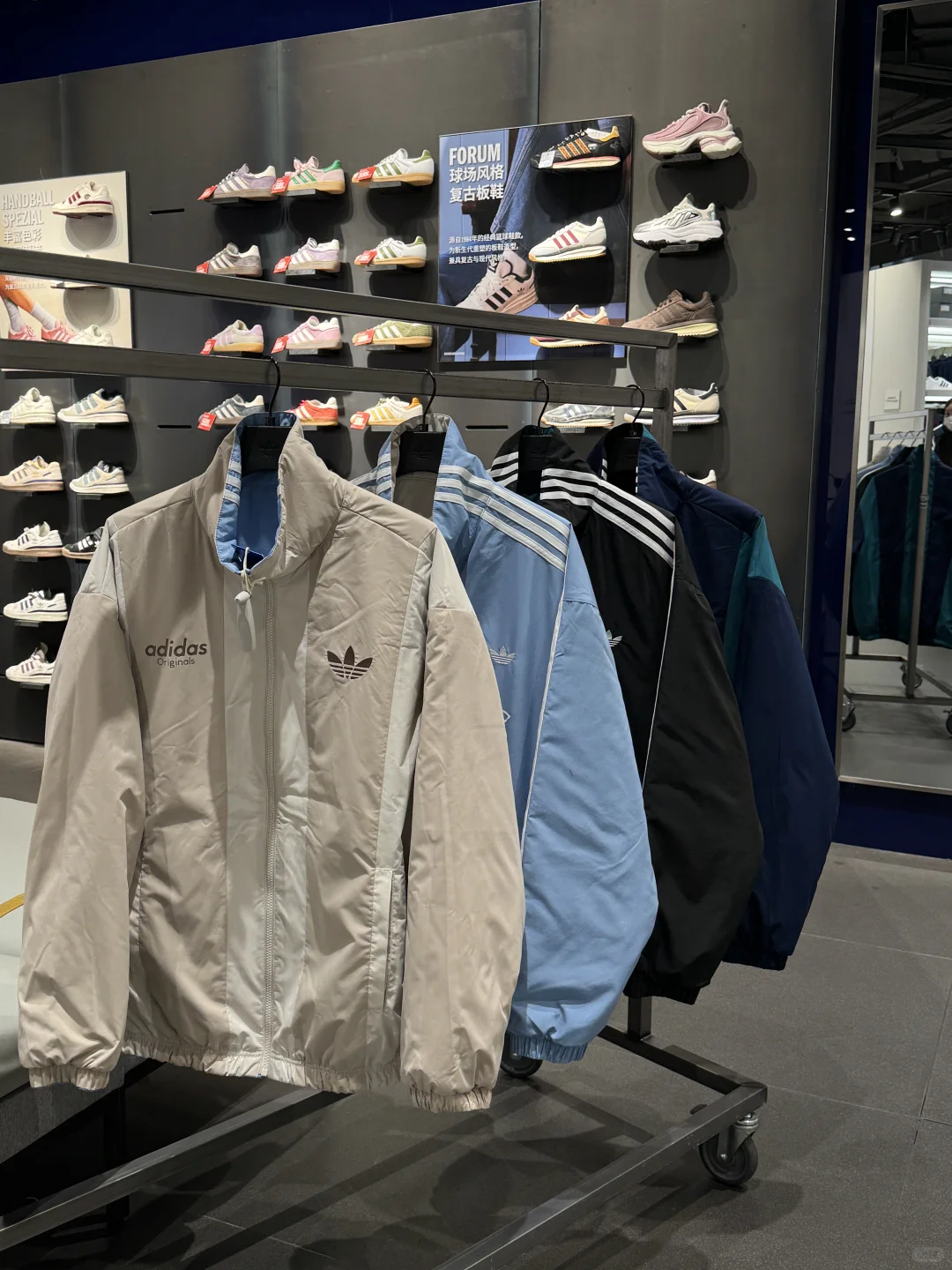 一件衣服两种风格 轻松hold住～