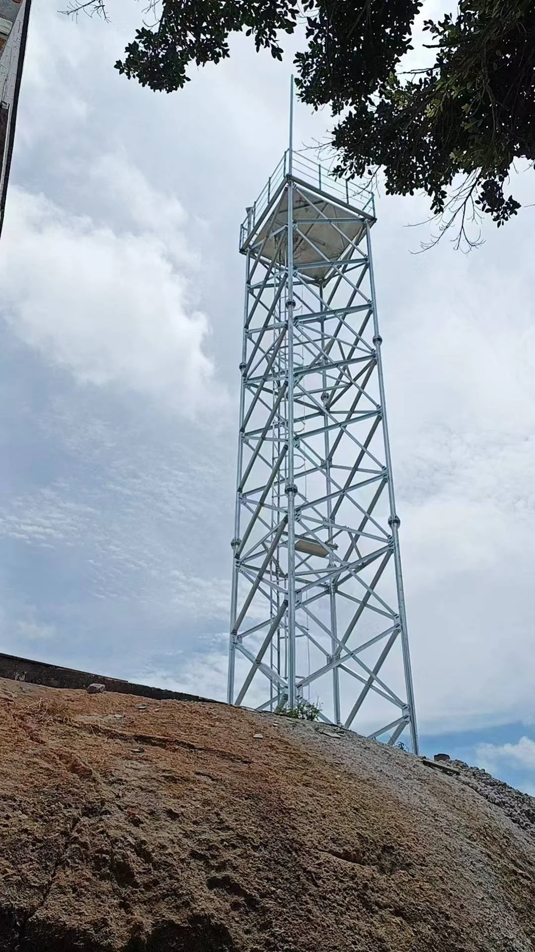 摄像视频监控铁塔