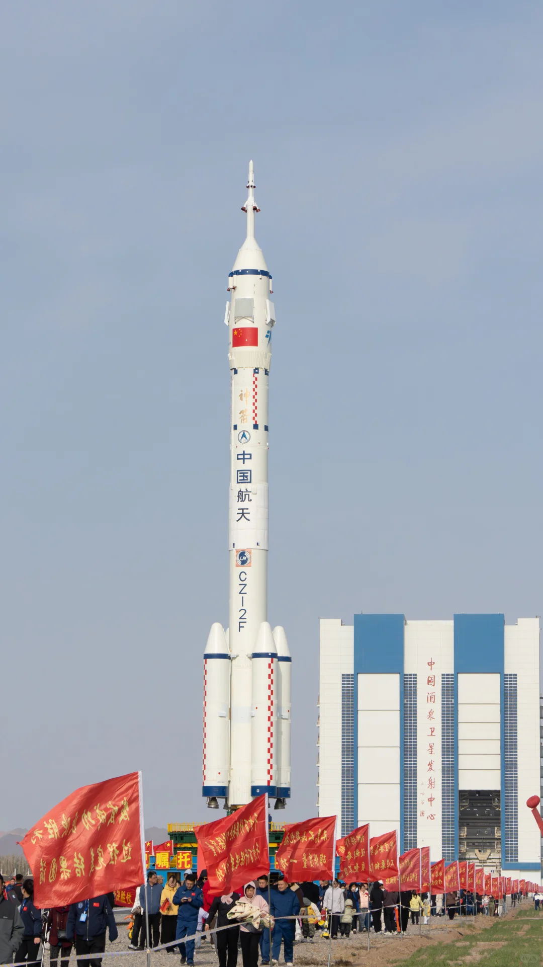 神舟发射转运，实在是太帅了