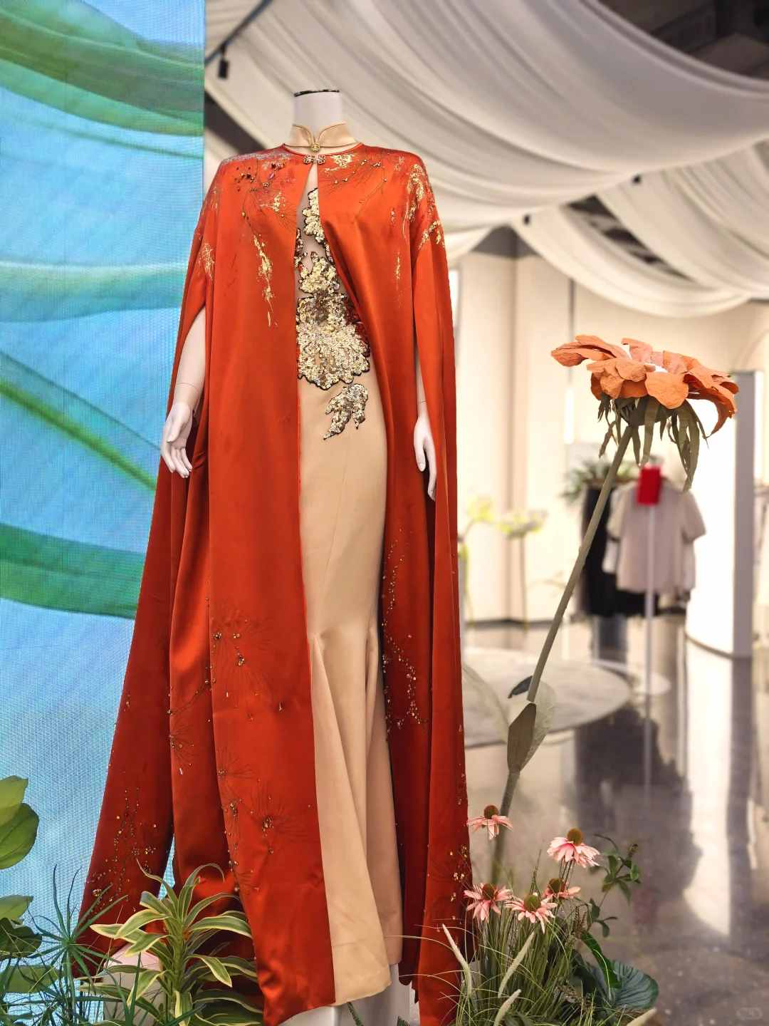 尚街新中式的NANCY孙品牌明星礼服展