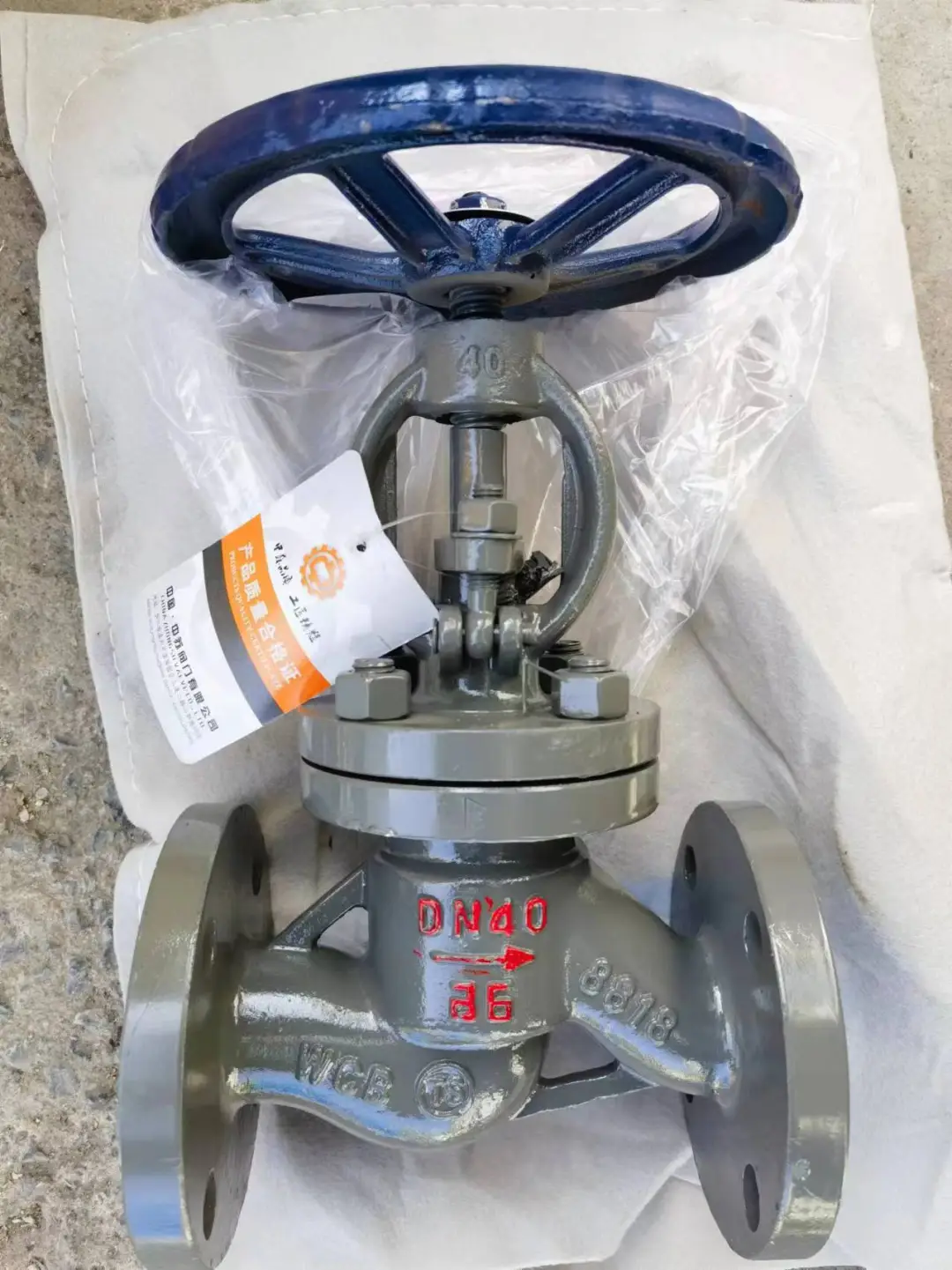 锻钢截止阀以其卓越的流量控制能力和高可靠性，在流体控制领域享有盛誉。无论是精确调节流量还是完全切断流体，它都能迅速准确地完成任务，保证管路系统的稳定运行。同时，其优秀的密封性能也确保了介质在输送过程中