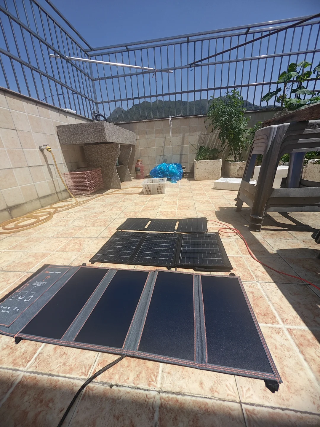 重装徒步100元太阳能充电板测评！