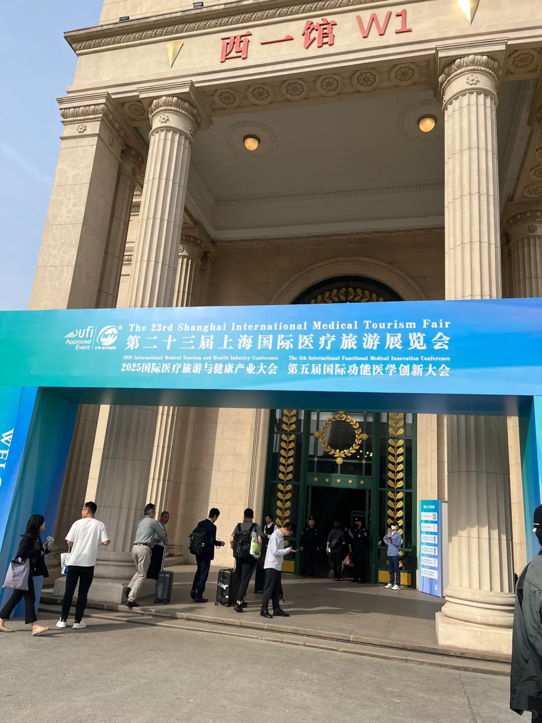 院长亲临答疑，上海医疗展现场火爆