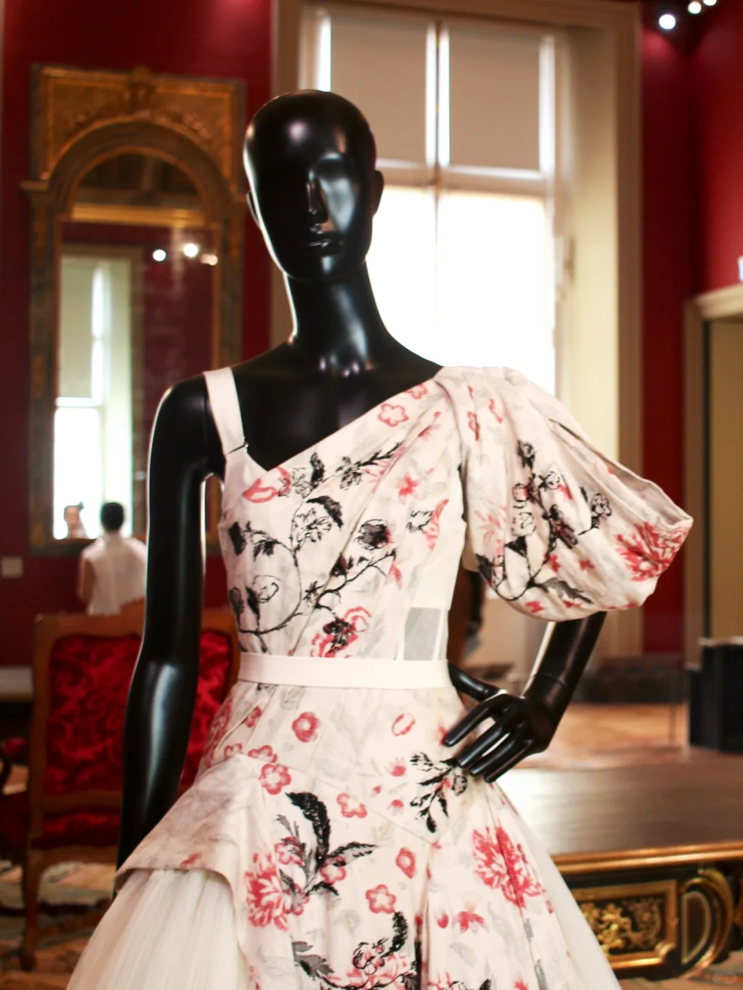 卢浮宫高定展:翻开一部立体的时尚史